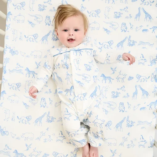 CribSheet_BlueAnimalParade_ModelView